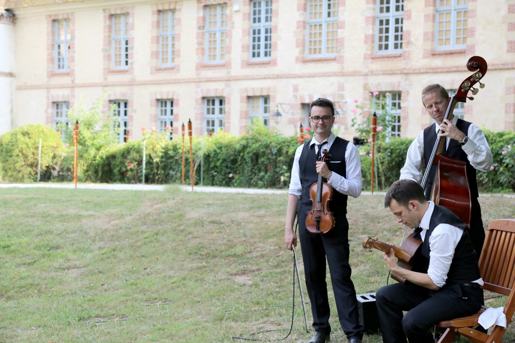 Groupe de jazz Just for Cab en trio violon, guitare et contrebasse